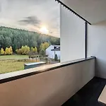 S Vyhladom Na Vysoke Tatry A Les *