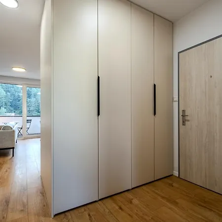 S Výhľadom Na Vysoké Tatry A Les Appartamento Svit