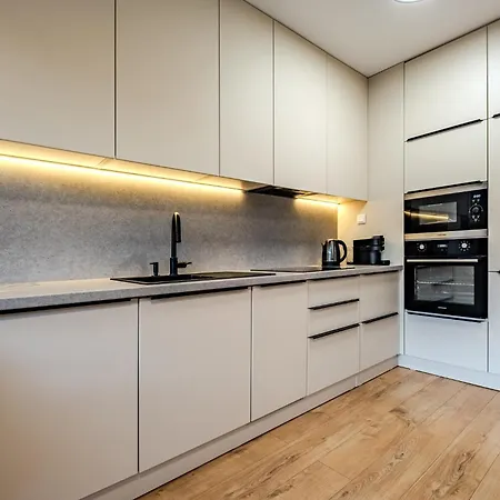 S Výhľadom Na Vysoké Tatry A Les Appartamento Svit