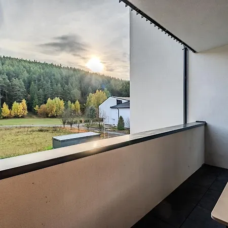 S Výhľadom Na Vysoké Tatry A Les *