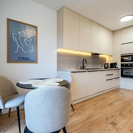 S Výhľadom Na Vysoké Tatry A Les * Svit