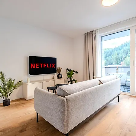 S Výhľadom Na Vysoké Tatry A Les Appartamento Svit