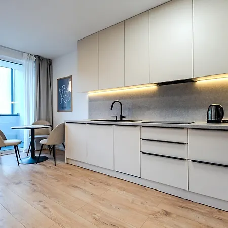 S Výhľadom Na Vysoké Tatry A Les *