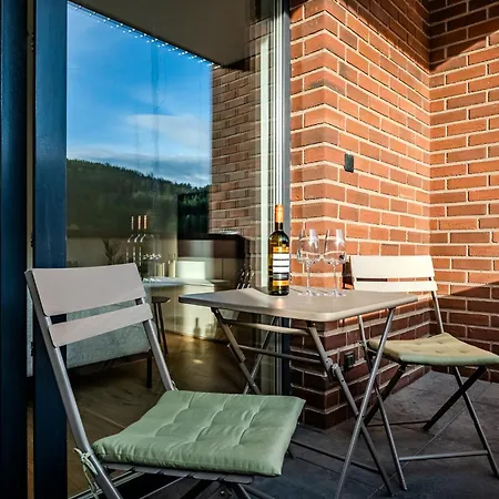 S Výhľadom Na Vysoké Tatry A Les